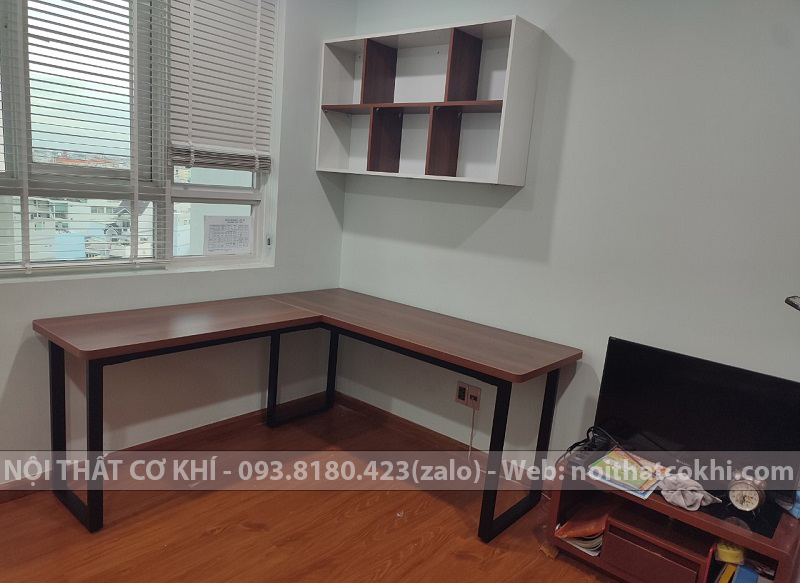 bàn làm việc chữ L chân sắt